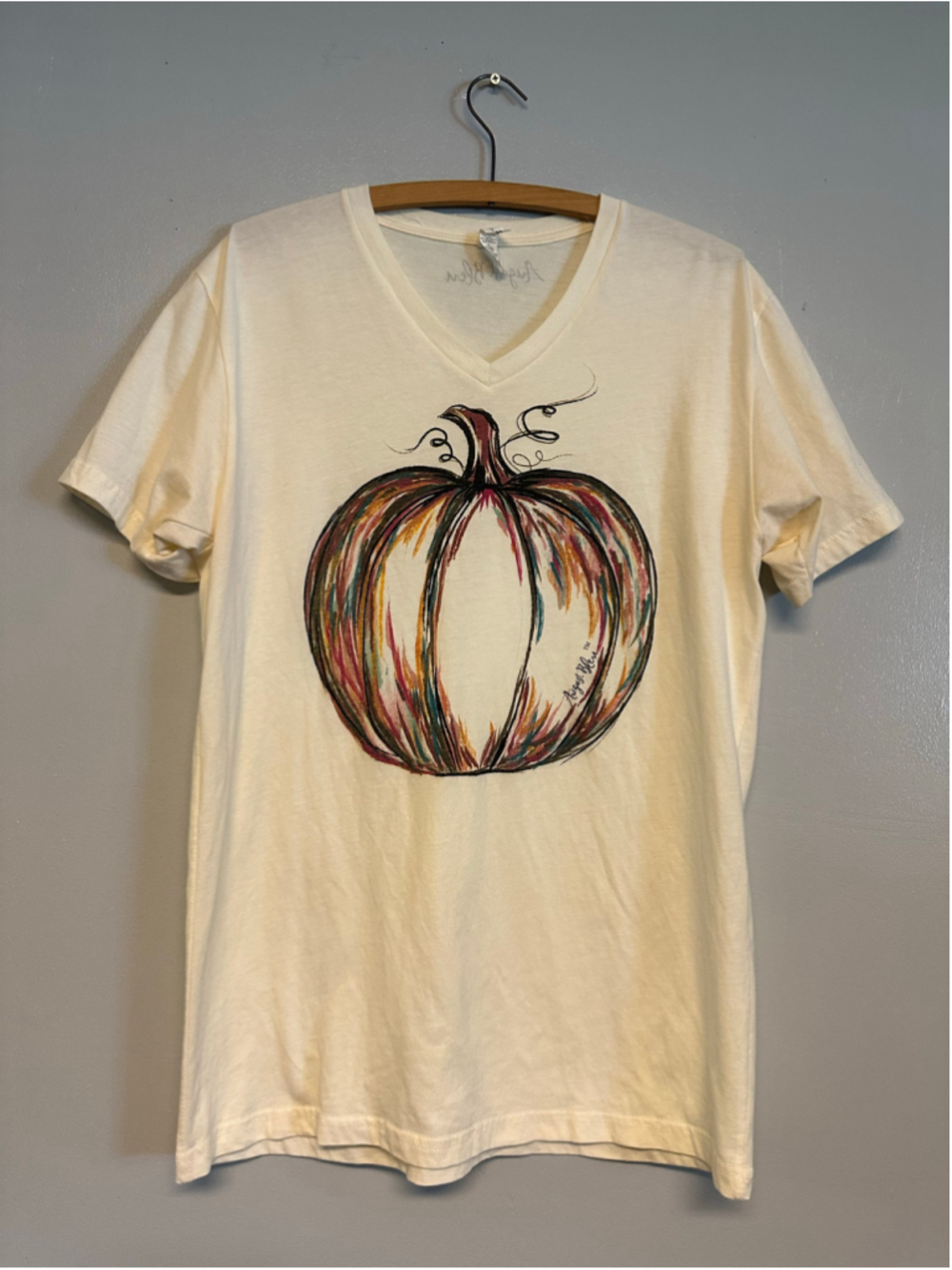 August Bleu Pumpkin Graphic V-Neck Tee Cream Size Large